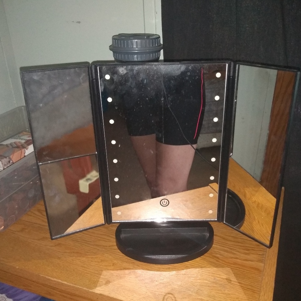 Vanity mirror light